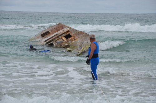 Figure 3. Kurt snorkeling and dive assistant Guy Williams holding the tether. Courtesy of Anthony Virag.